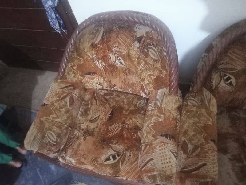 sofa available in good condition 1