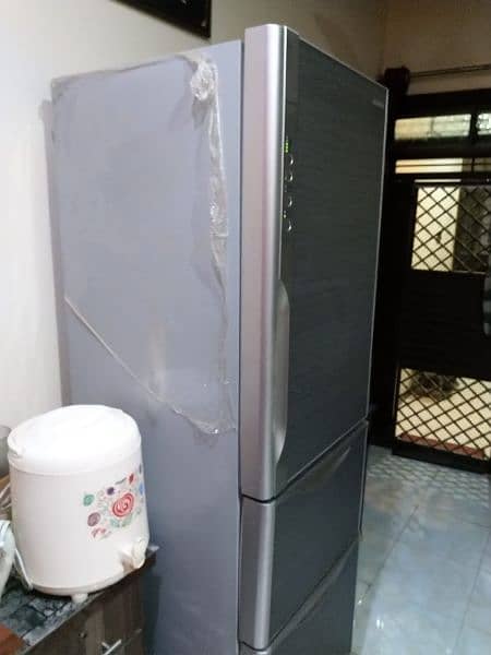 Hitachi 3 door fridge 5
