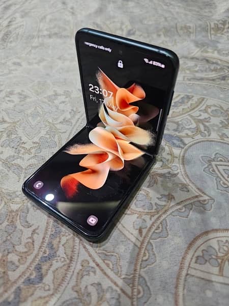Samsung Galaxy flip 3 5
