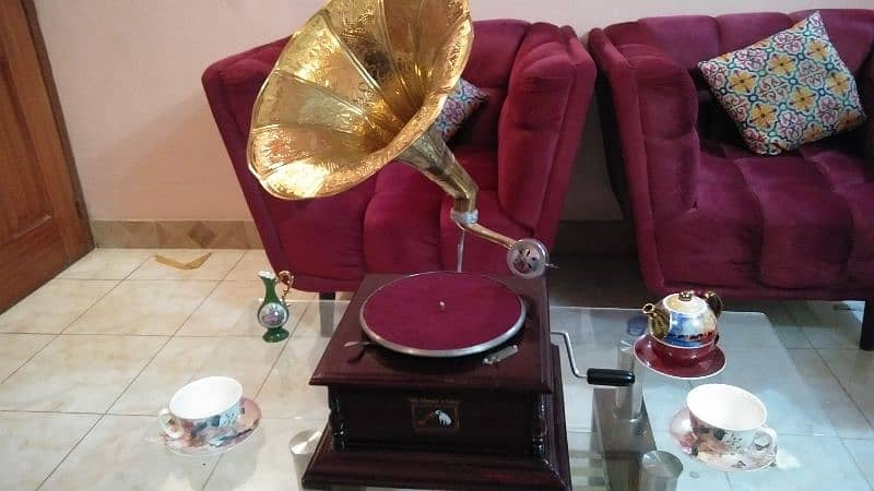 old antique gramophone 0