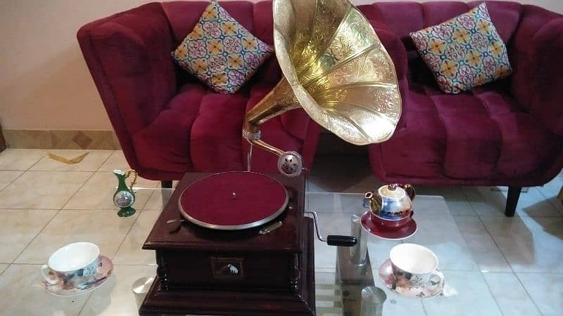 old antique gramophone 1