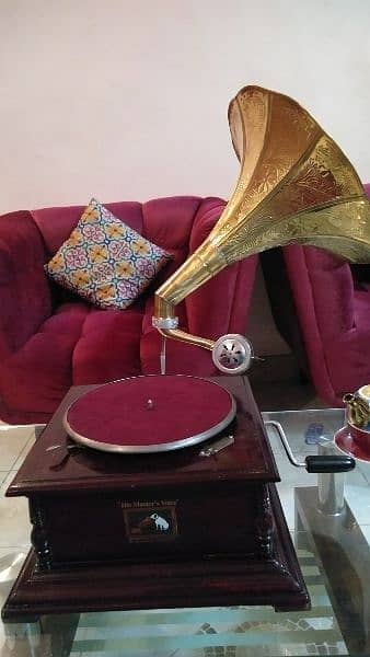 old antique gramophone 2