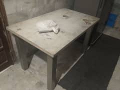 Table in good condition 0