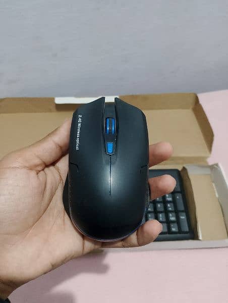 Wireless Keyboard And Mouse 1