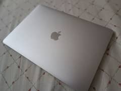 MacBook Pro M2 8GB/256SSD