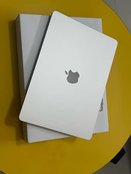 Apple MacBook M2 Air 1