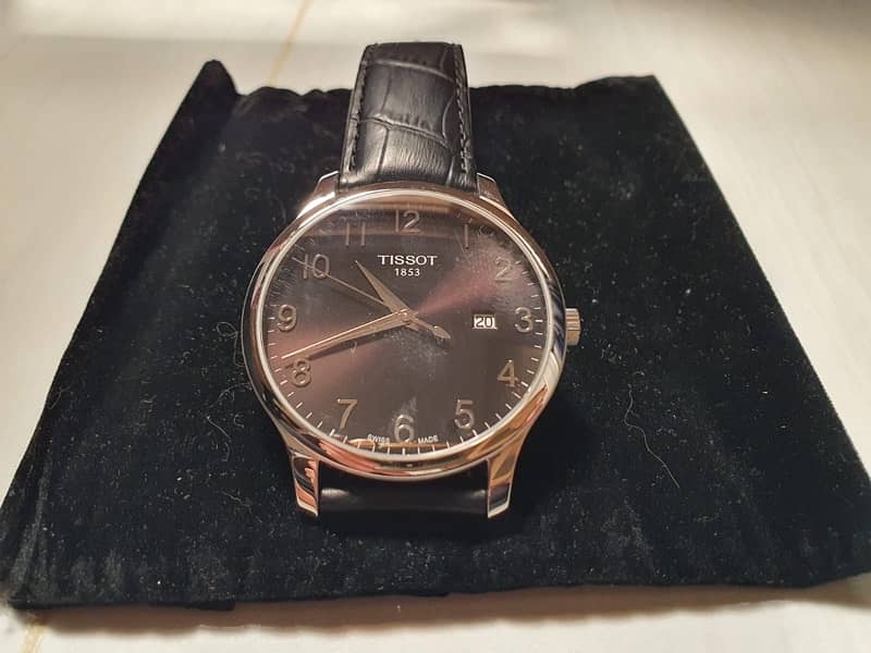 Tissot Men's Swiss Quartz Watch - Classic Elegance and Precision 3