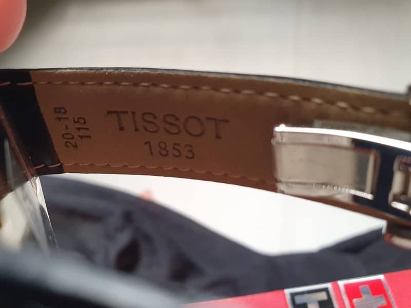 Tissot Men's Swiss Quartz Watch - Classic Elegance and Precision 6