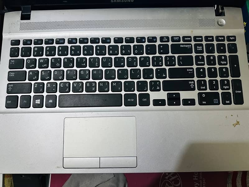 Samsung Notebook 300e laptop 4