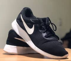 Nike Tanjun Black Running Shoes