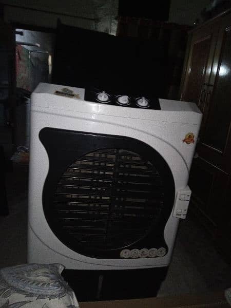 air cooler ice box wala ful ok only one year use Howa abi just 1