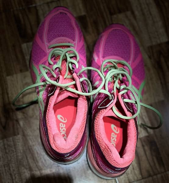 ASICS Running Shoes size 42.5  less used Nike 2