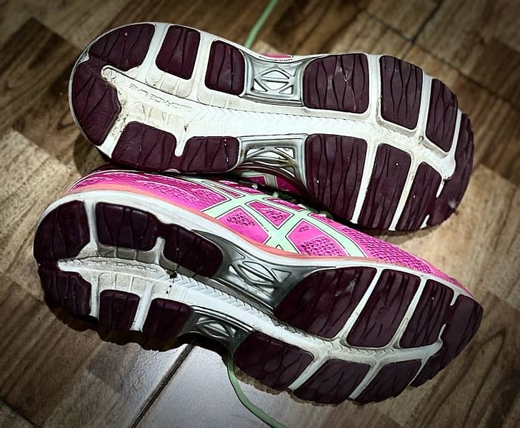 ASICS Running Shoes size 42.5  less used Nike 3