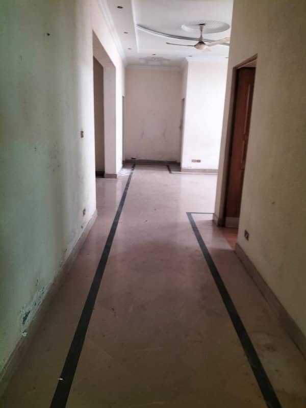In Garden Town Lower Portion Sized 1 Kanal For rent 7