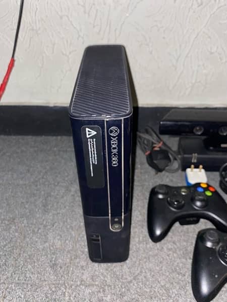 Xbox 360 with Kinect and 11 cds 4