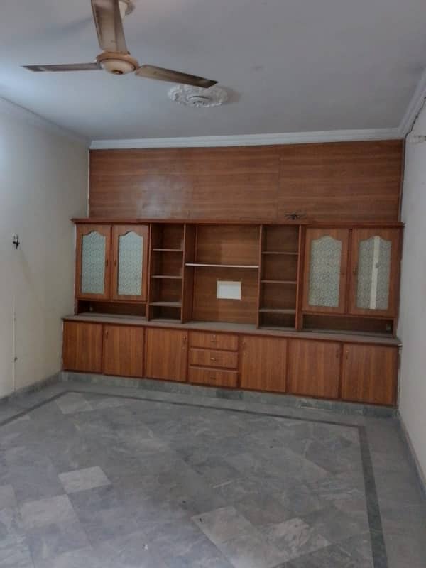Marble Floor And 5 CarS Parking House For Rent 0