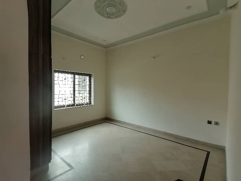 Prominently-Located 10 Marla House Available In Allama Iqbal Town 1