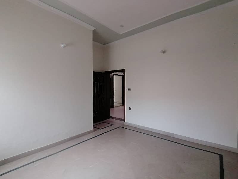 Prominently-Located 10 Marla House Available In Allama Iqbal Town 3