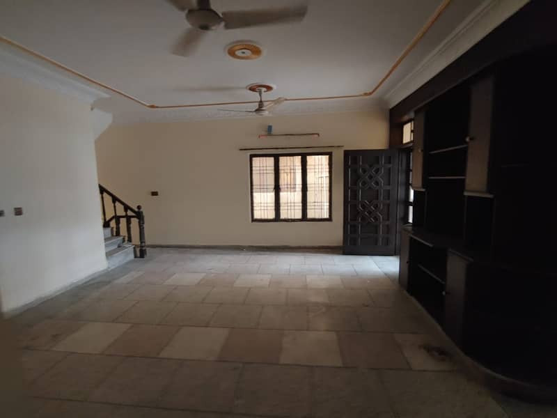 Upper Portion Of 2250 Square Feet Is Available For Rent In Allama Iqbal Town - Umar Block Lahore Lower Portion Lock 6