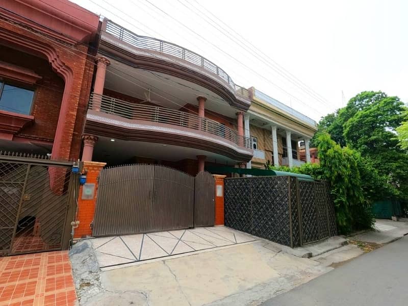 10 Marla Spacious House Available In Allama Iqbal Town - Mehran Block For Sale 3