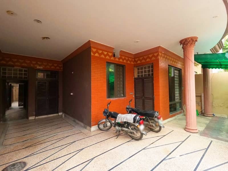 10 Marla Spacious House Available In Allama Iqbal Town - Mehran Block For Sale 5