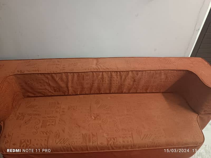 Sofa cumbed in great condition. 2