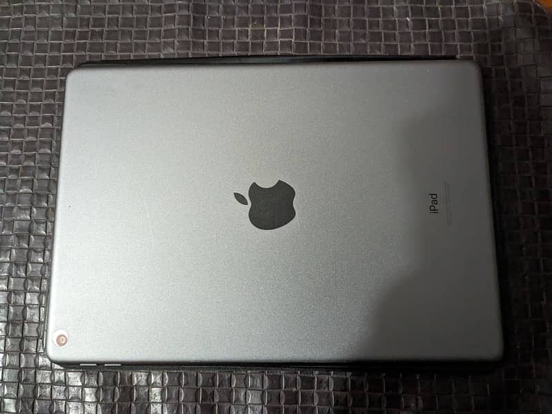 iPad 9th Generation with Stylux Pen (Silver Color) 1