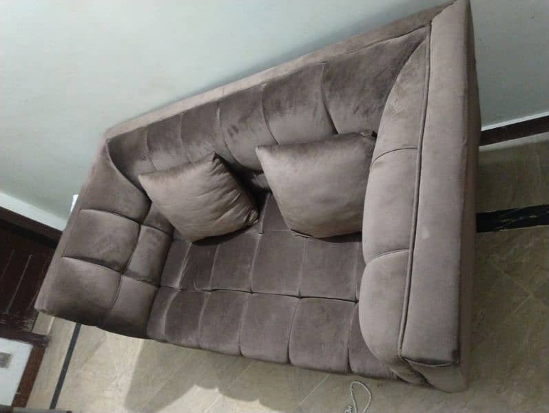 Almost new sofa set 1