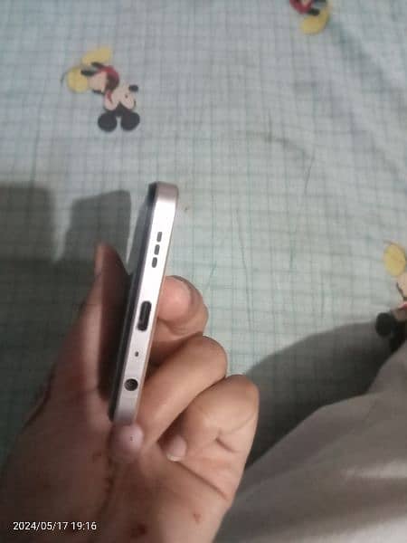 OPPO F21 10/9 Condition phone is okay With Box charger, no open repair 3