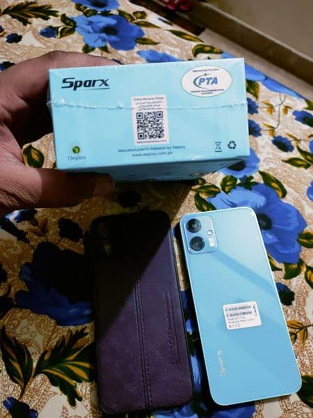 Sparx new 7 plus. 4.64 memory  10/10 condition with box &charge orignal 1