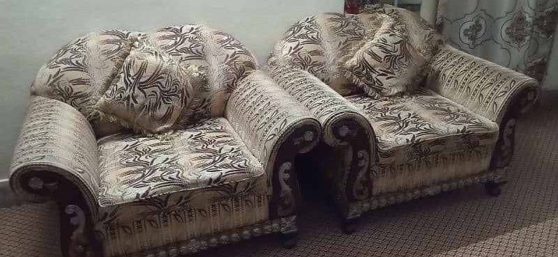 7-Seater Sofa Shesham Wood with cousin and One Center Table 10