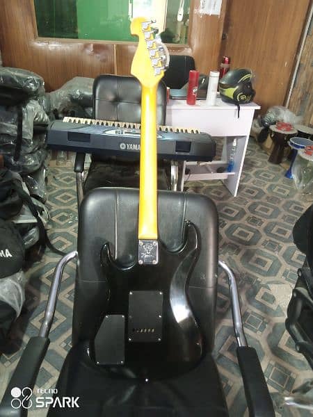 Luna Electric Guitar 3