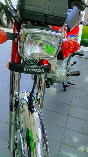 Honda 125 for sale in good condition only serious Byer contact me 6