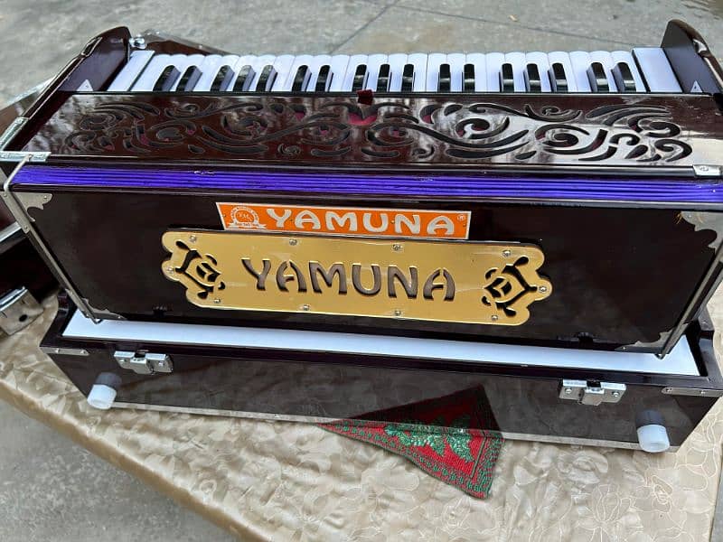 Yamouna 2 line Indian Harmonium 2