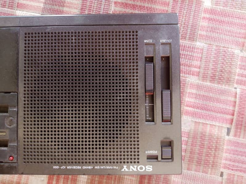 Sony 4 Band Radio, Working, Number Dial Missing 0