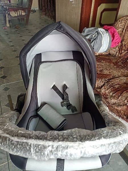 Baby cot Baby seat Baby carry seat |  Good Condition 3