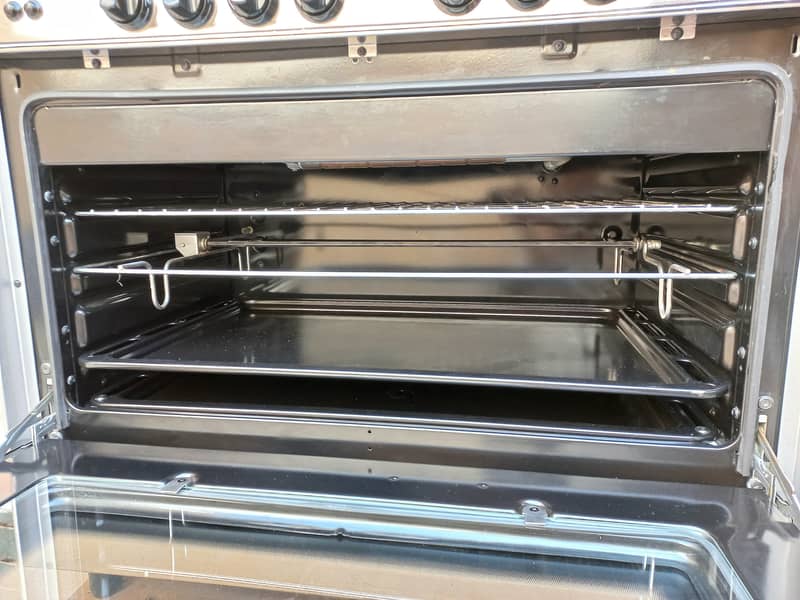 Imported Italian Cooking ranges with 5 Burners and a Baking Oven 4