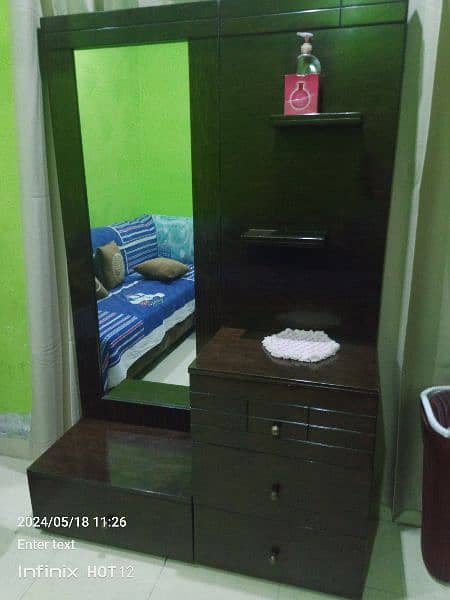 high gloss mirror with 2 side table 2