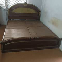 queen size bed with sidetables with pure wood