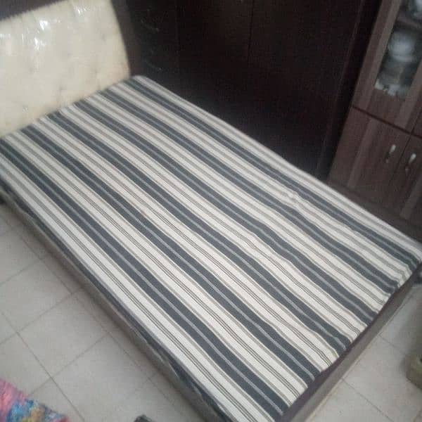 iron bed 6 * 6 used good condition for sale. Single bed wooden. 5