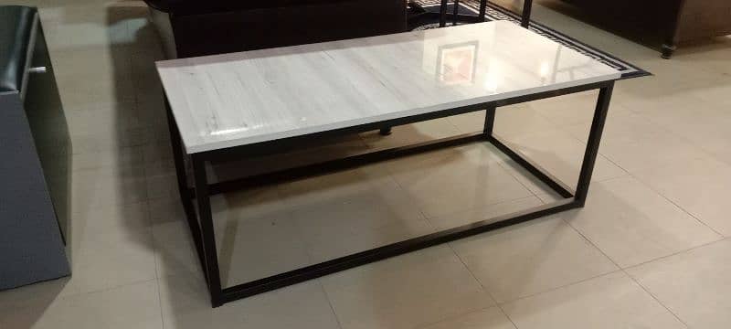 Center table/coffee table 14