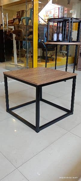 Center table/coffee table 16