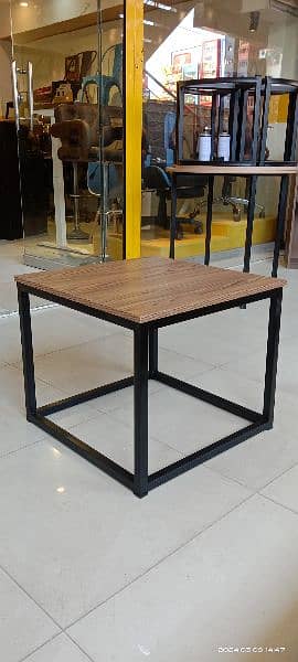 Center table/coffee table 17