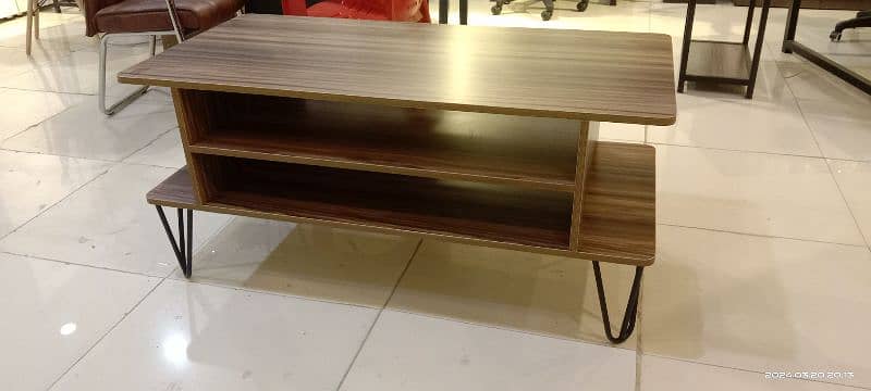 Center table/coffee table 18