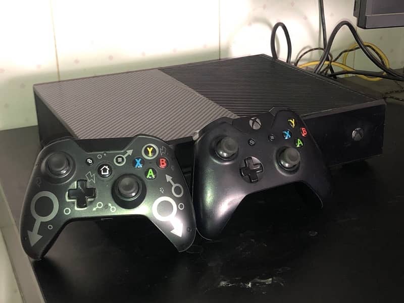 Xbox One 1TB with two controllers 1