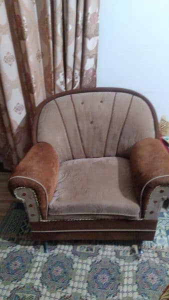 7 Seater Sofa set In excellent condition 7