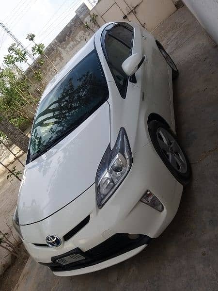 Toyota Prius 2014 G Grade with Leather electric seats 1