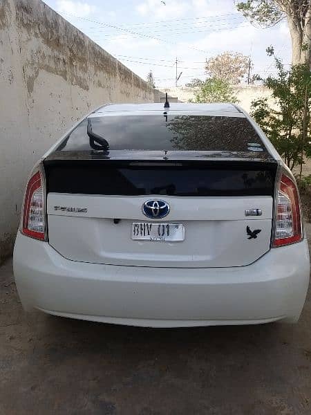 Toyota Prius 2014 G Grade with Leather electric seats 3
