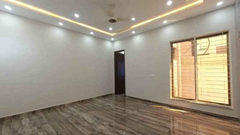 10 Marla House Is Available For Sale In Bankers Cooperative Housing Society Block B Lahore 10