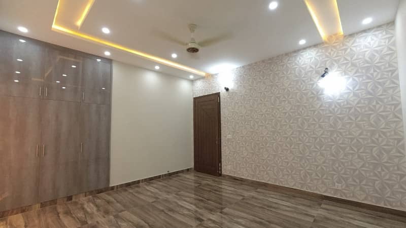 10 Marla House Is Available For Sale In Bankers Cooperative Housing Society Block B Lahore 11